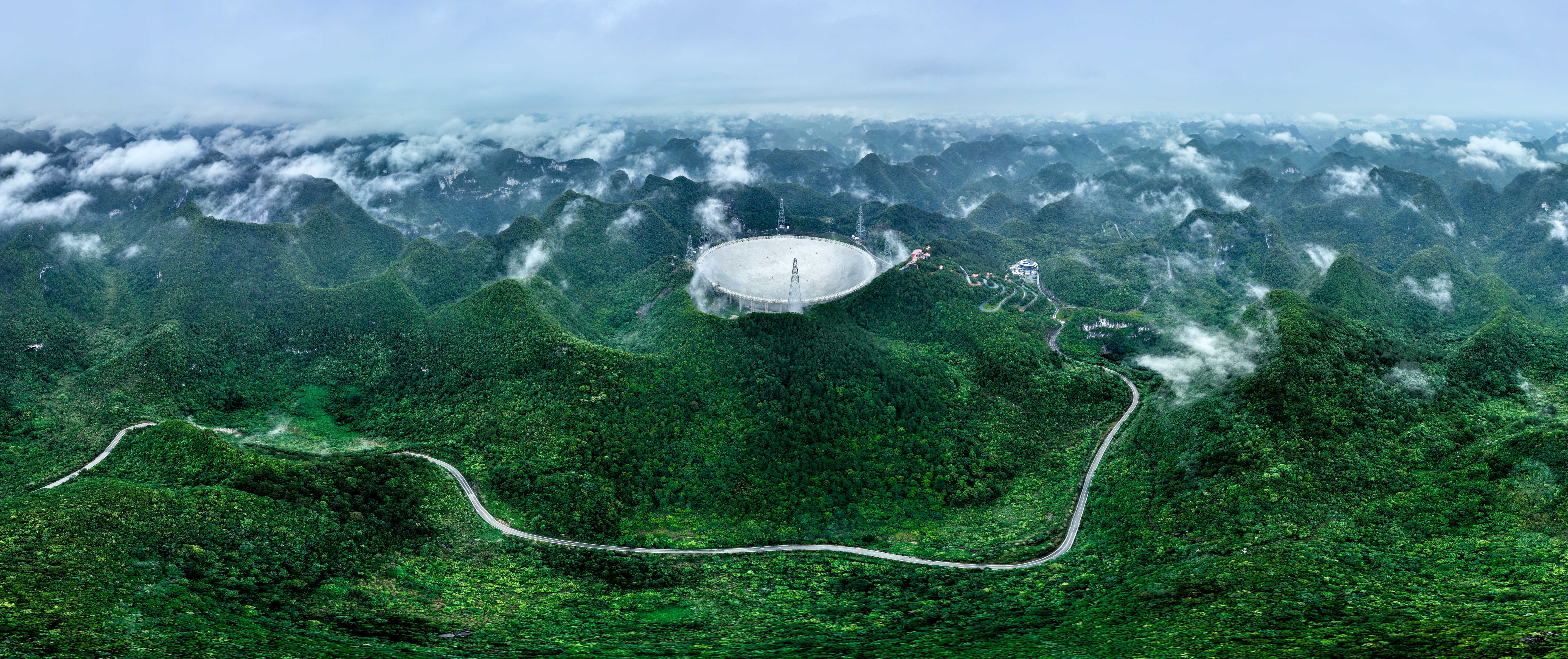 “中国天眼”发现迄今最远中性氢星系