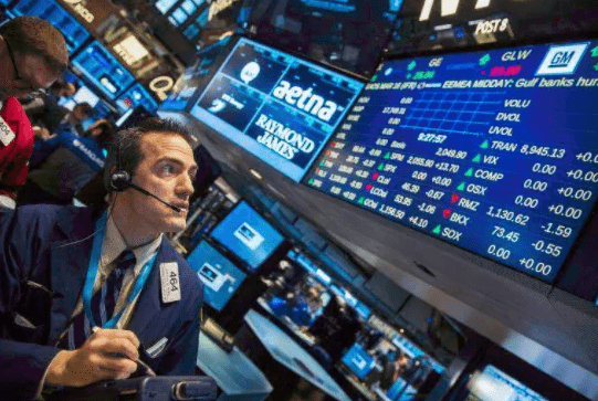 英伟达涨近5%再创新高 市值一夜大涨9600亿元！原油大跌近4%