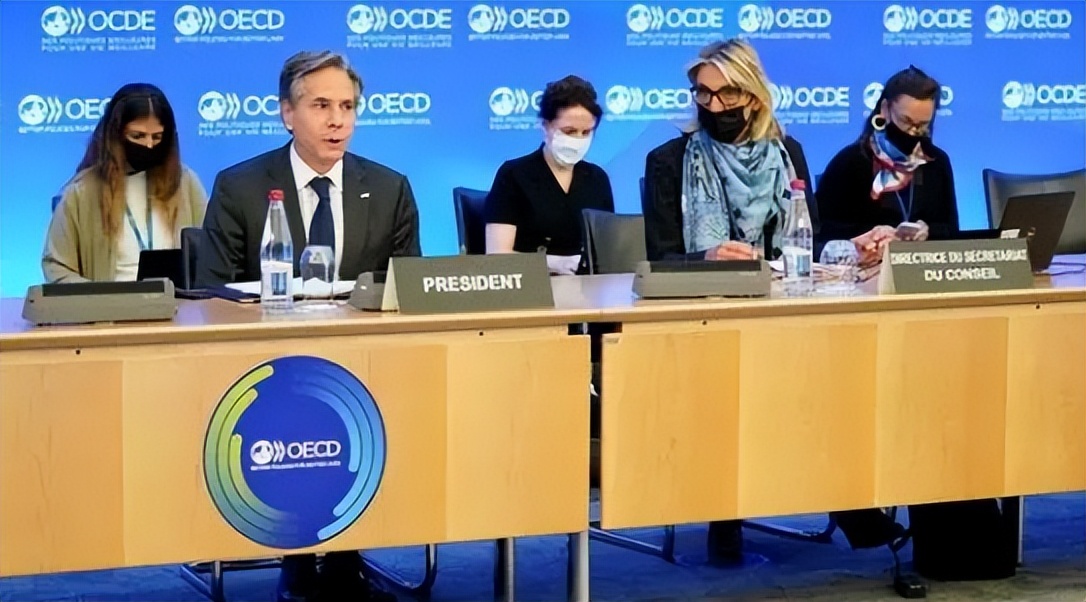 全球金融市场剧震：美国经济衰退将至？市场预计美联储9月降息50个基点