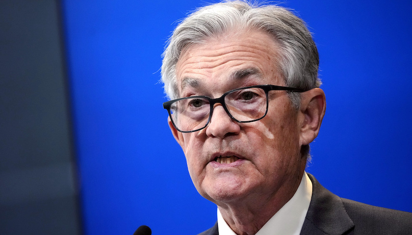 全球金融市场剧震：美国经济衰退将至？市场预计美联储9月降息50个基点