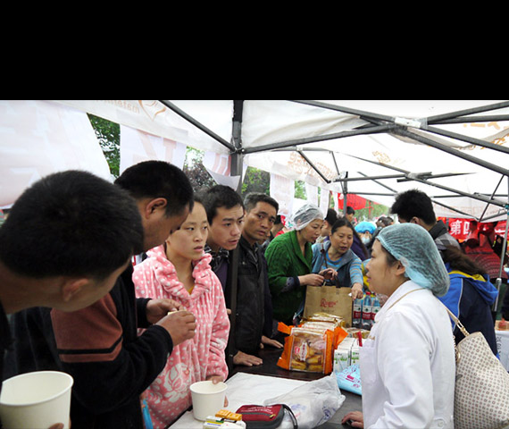 部分商超矿泉水被一抢而空 干粮断货 电商平台一度瘫痪 日本发布“巨大地震警报”