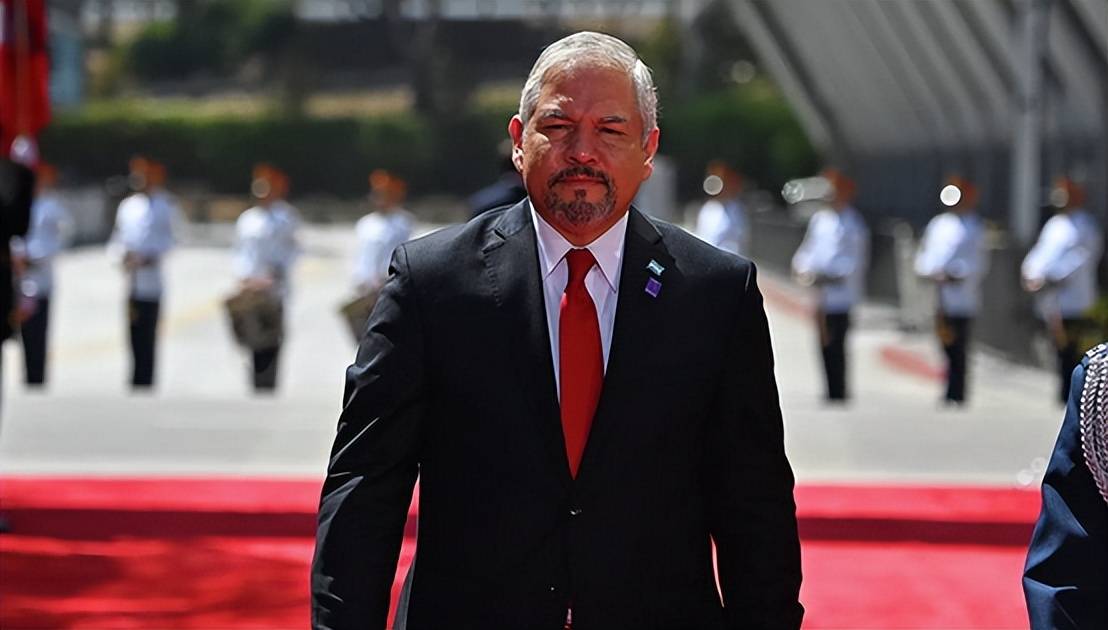 英国大暴乱 超700人被捕!中东局势生变!美国沙特突传重磅!贵金属后市怎么走?