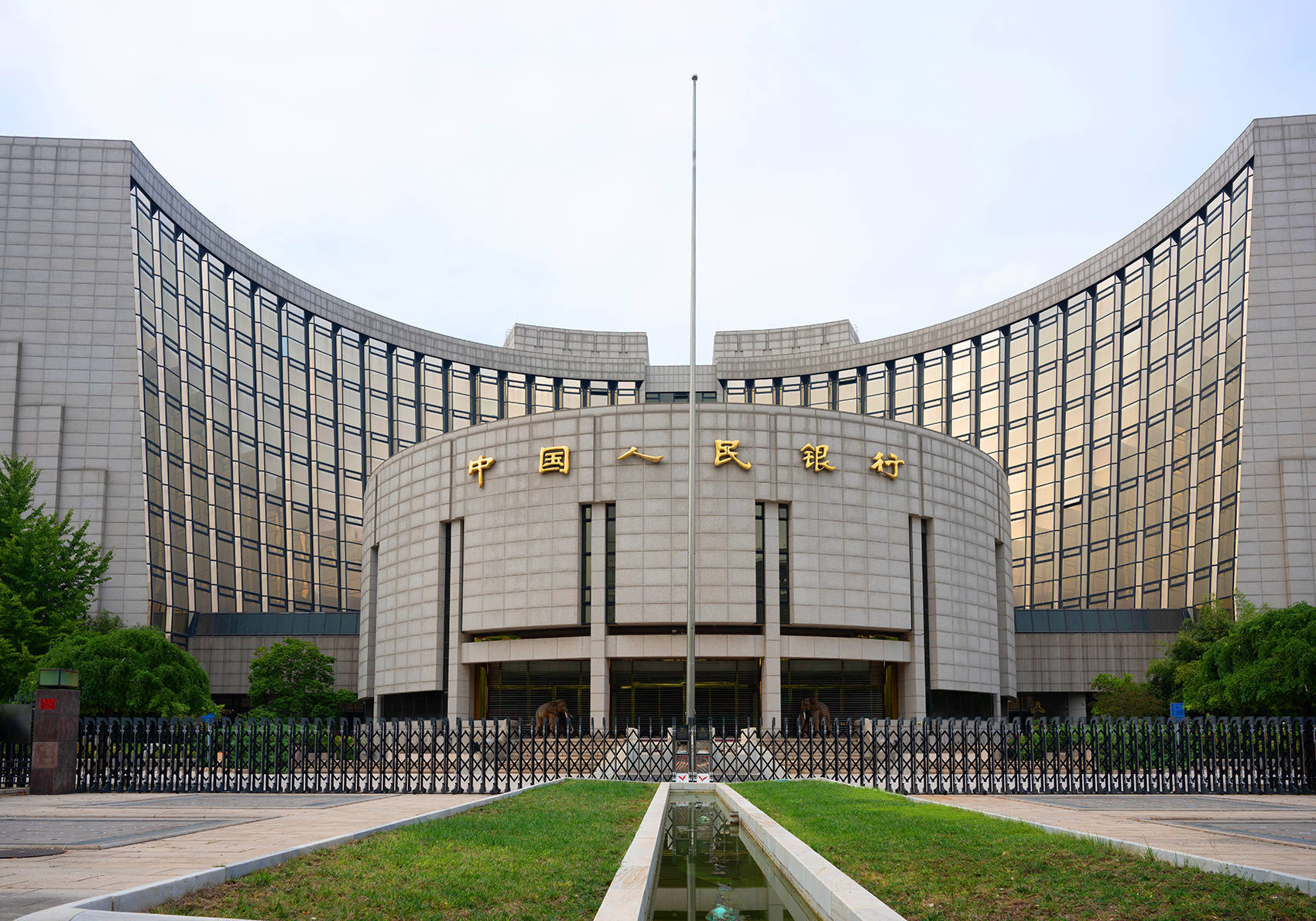 央行：2024年全年新增信贷18.09万亿元 M2余额同比增长7.3%