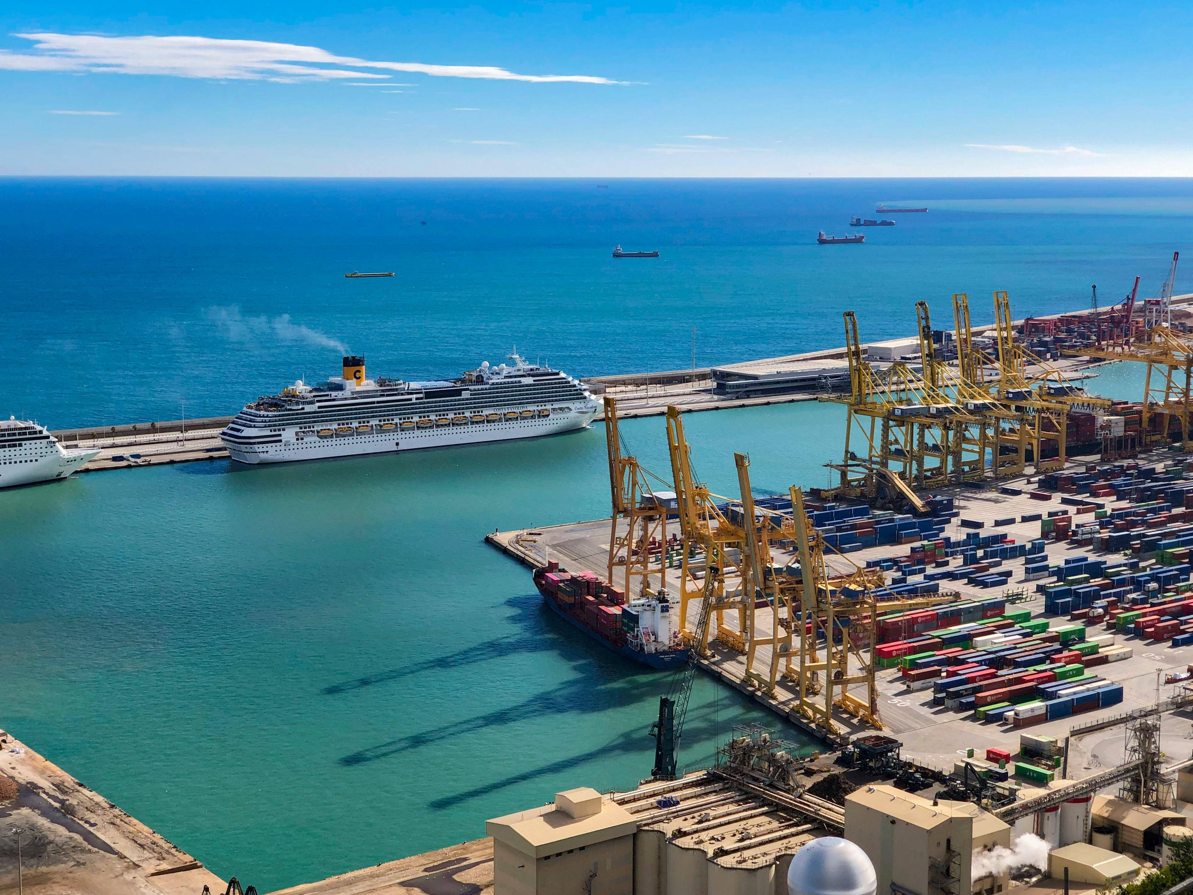 摩根大通上调美国年内衰退几率至60%！分析师怒批：美国自找麻烦