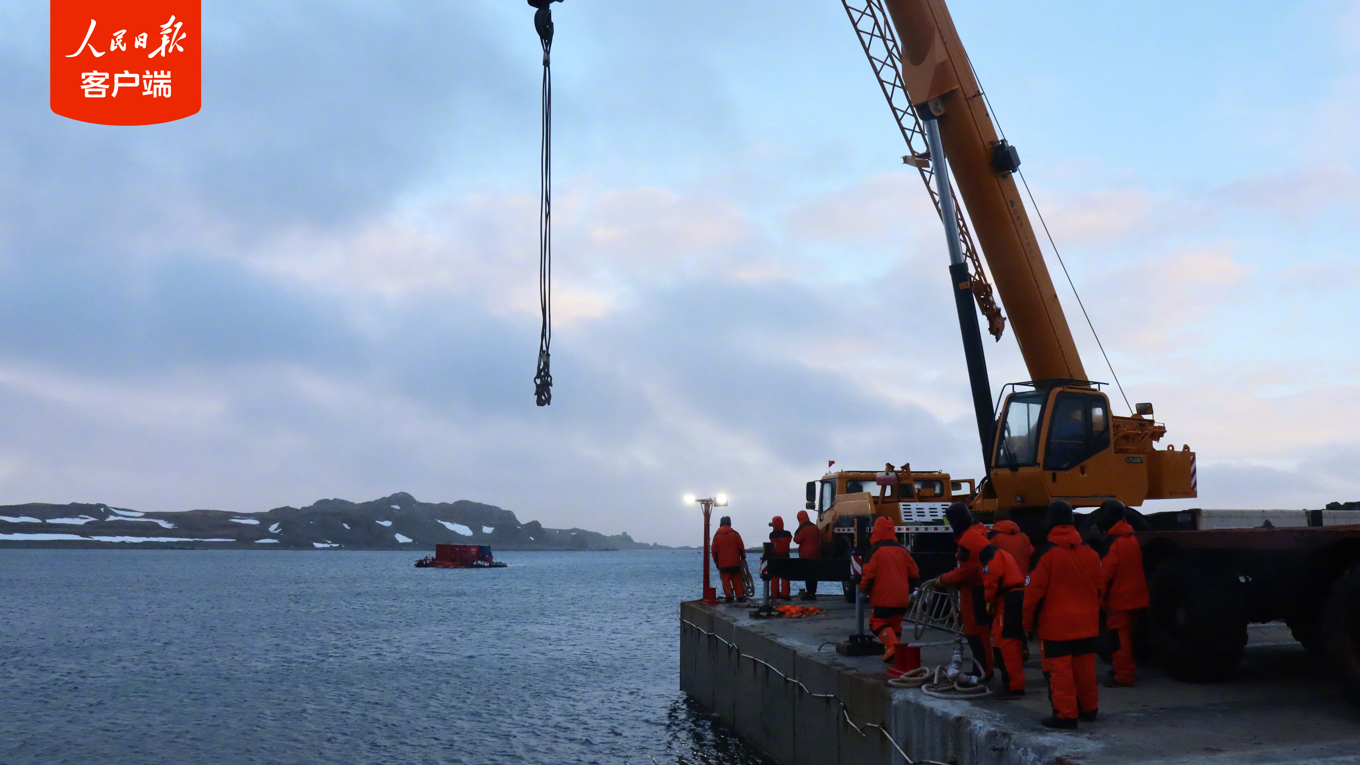中国第41次南极考察队“雪龙”号凯旋