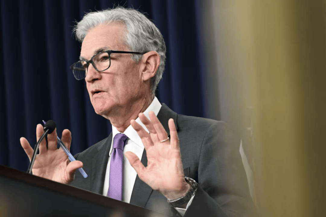 美联储官员：货币政策暂时“按兵不动” 将评估美国主权信用评级被下调的影响