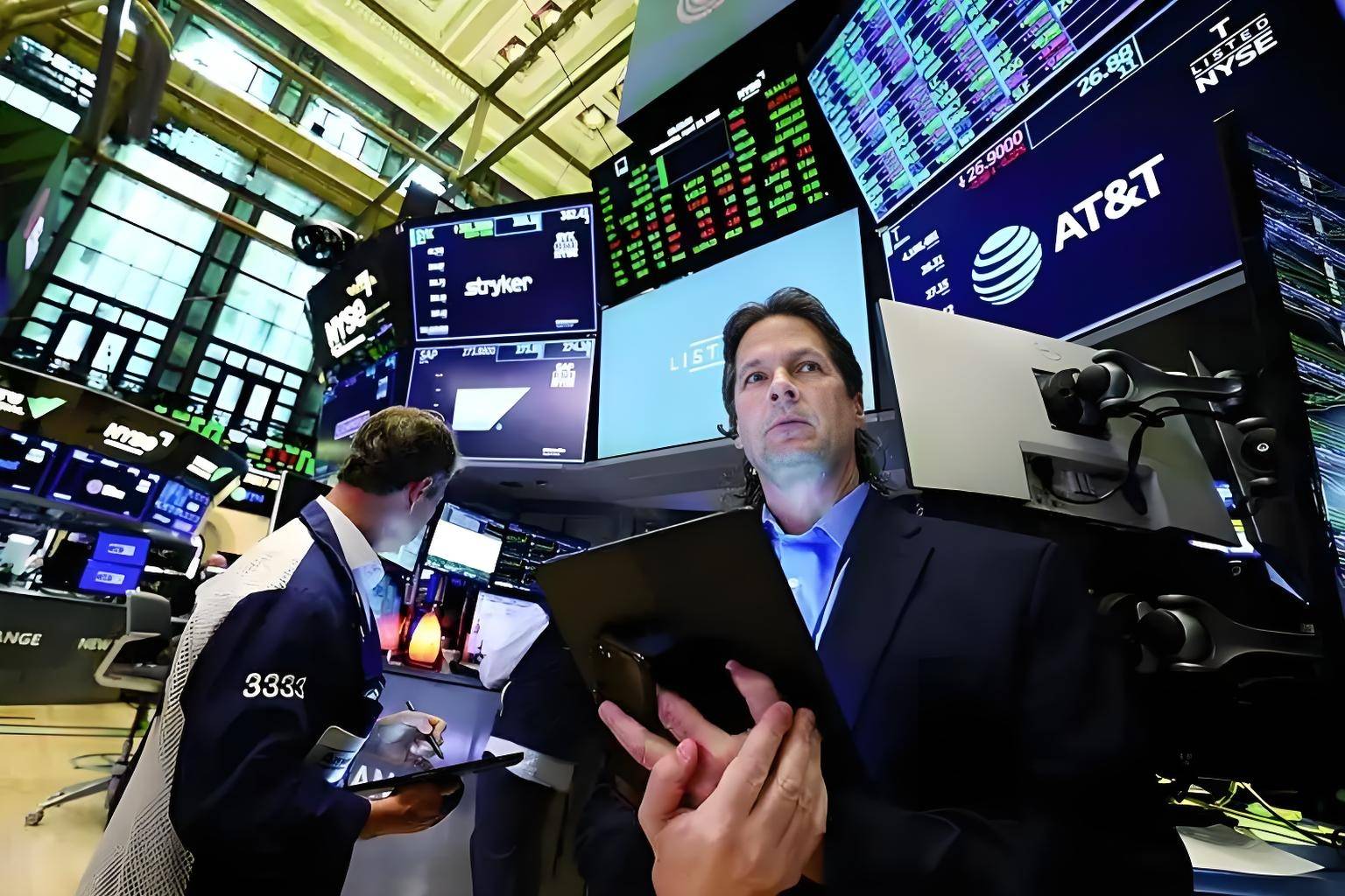 一周内数据频闪危险信号：美国经济正走向“滞胀”结局！