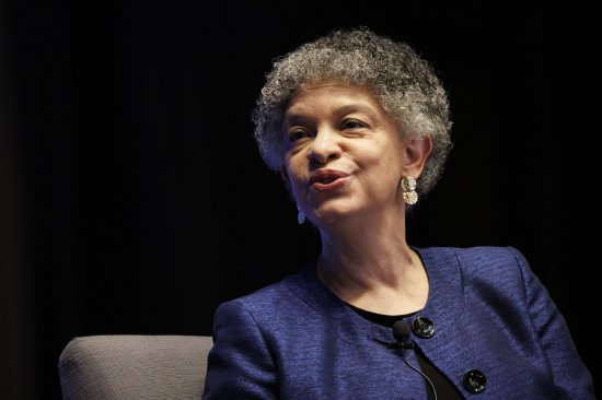 美联储官员威廉姆斯：太长时间维持过于限制性的政策可能对就业构成风险