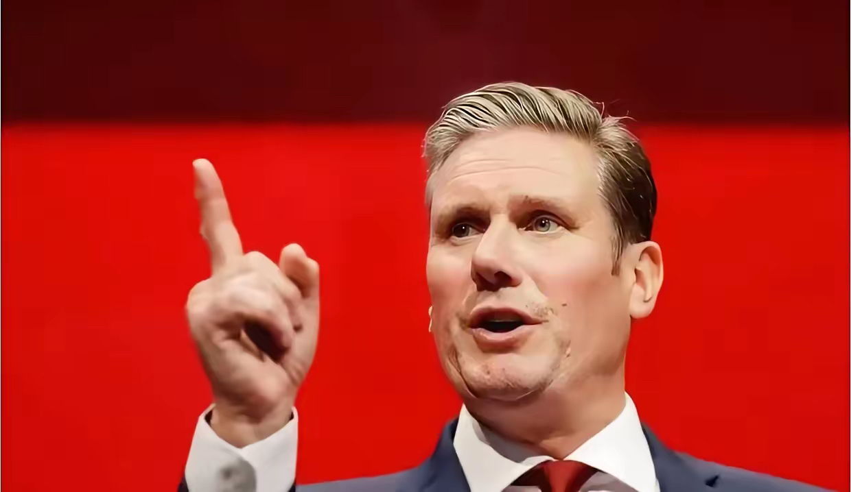 英国首相斯塔默改组内阁 原外相拉米接任副首相